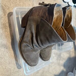 Sofft Women's Gray Ankle Boots